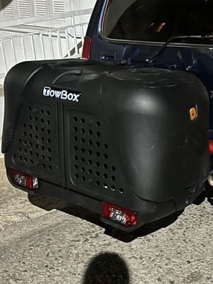 TowBox dog transport box used with minor lock defect