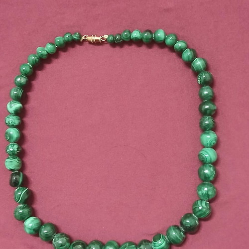 Vintage necklace with malachite semiprecious stones, like new