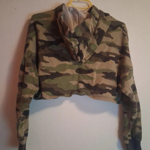 H&M Cropped Camouflage Hoodie like new, XS