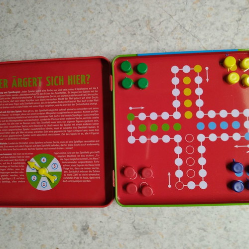 Travel board game in metal box like new