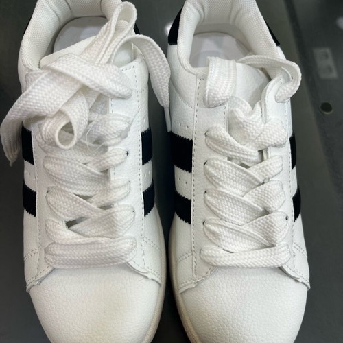 Athletic shoes new, size 37, black and white