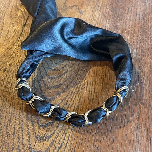 Hair accessory used for impressive braids, bracelet style