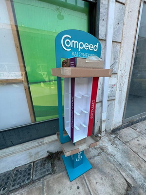 Store stand like new