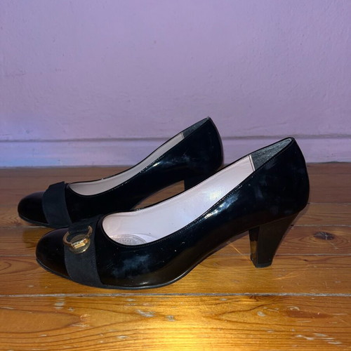 Black pumps Greek made like new, size 40, 7 cm heel