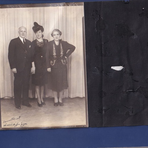 Photo album with 23 used souvenir photos, family moments