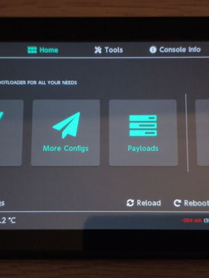 Nintendo Switch употребяван с прозрачен корпус и Pro Controller