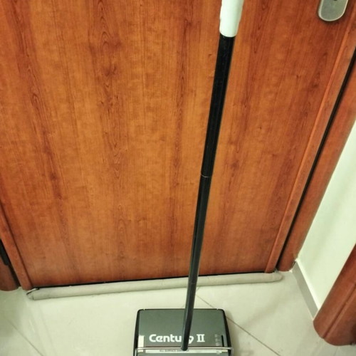 Metal Mechanical Sweeper like new, collects pet hair well