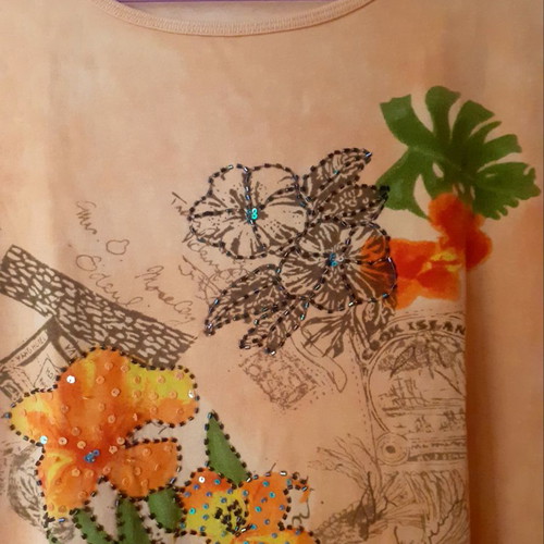 Women's Racoon collection t-shirt salmon with printed flowers and beads