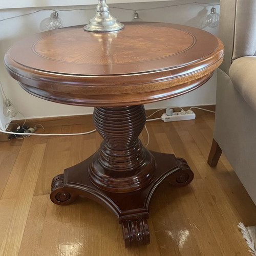 Round table made of solid American rosewood like new