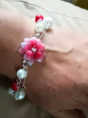Handmade Spring bracelet new with red and white pearls