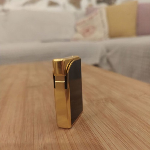 Win Alfie P-800 vintage lighter like new, black and gold