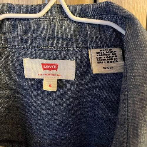 Levi’s denim shirt size S like new