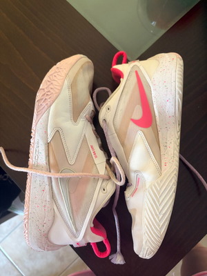 Nike Hyperace 3 SE παπούτσια βόλεϊ νούμερο 42 μεταχειρισμένα με 3 ζευγάρια κορδόνια