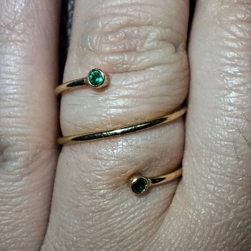 Silver 925° gold plated ring like new with green stone