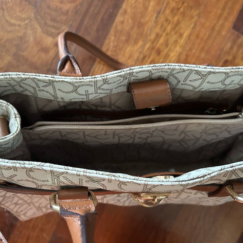 Calvin Klein handbag modern like new, multicolored