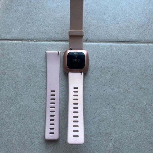 Fitbit Versa 2 watch like new, smartwatch with silicone straps
