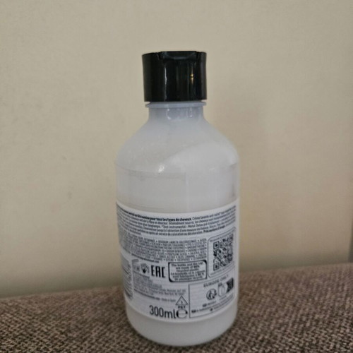 Metal Detox shampoo used from L'Oréal Professionnel Serie Expert