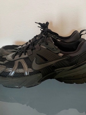 Nike V2K run αθλητικά παπούτσια μέγεθος 40,5 μεταχειρισμένα, μαύρα