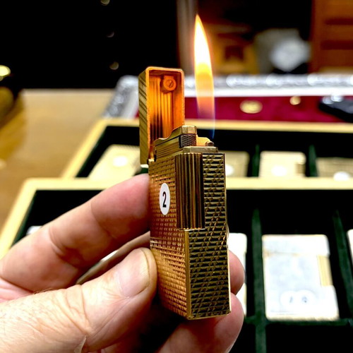 DuPont N2 gold lighter like new