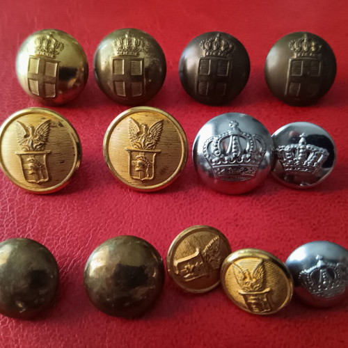 Lot of 19 used collectible military buttons of various sizes