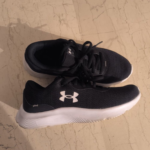 Under Armour athletic shoes size 39 used, black