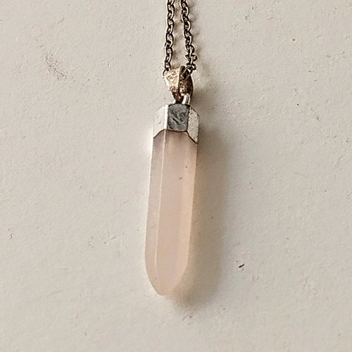 Rose quartz pendant necklace new, natural stone