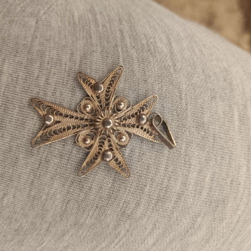 Silver pendant like new