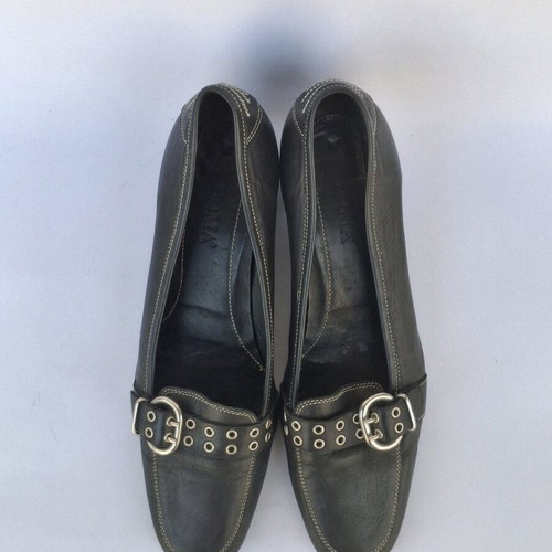 Leather black pumps like new, size 38
