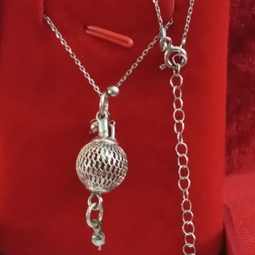 Silver 925 necklace grenade design, like new