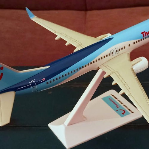 Boeing 737-800 Thomson Airlines plastic model like new
