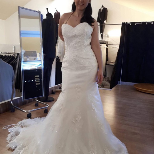 Wedding dress mermaid strapless new with train and beads