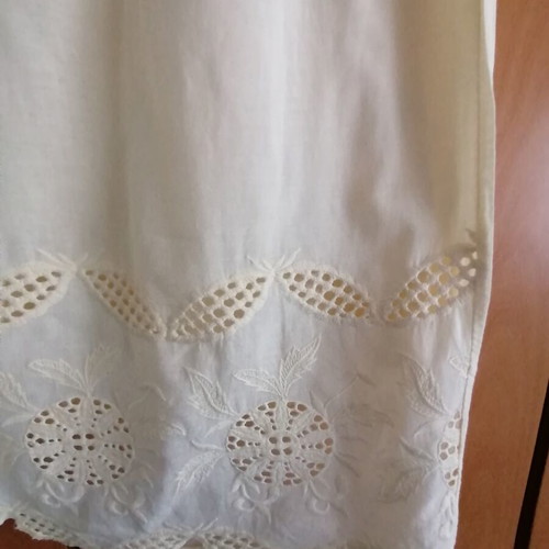 Sleeveless blouse dress used, banana color, broderie anglaise, size M