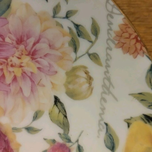 Floral tea cup like new