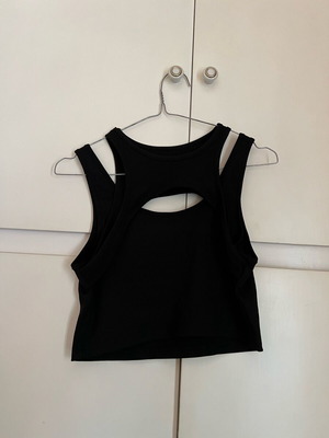 Crop top black sleeveless like new Shein, size L