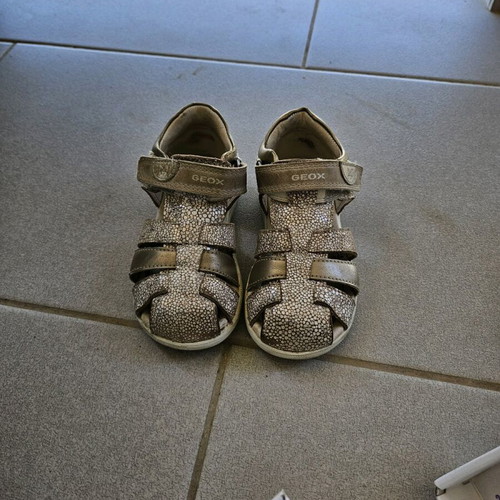 Geox kids sandals used, size 24, gold color