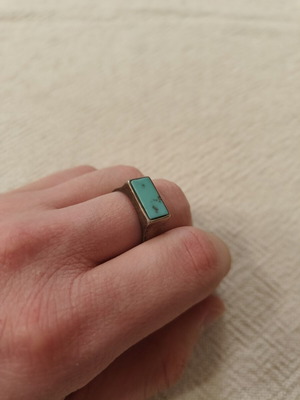 Ring with semiprecious turquoise stone like new, silver color