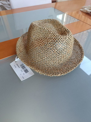 Καπελάκι ψάθινο Guy Laroche καινούργιο, μέγεθος S, μπεζ για παιδάκι 4 ετών