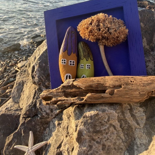 Wooden handmade frame with sea materials 11.8x11.8 cm