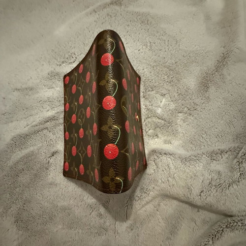 Louis Vuitton Cerises Agenda like new with broken metal support