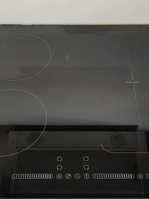 Heinner 4-zone induction hob with flex zone