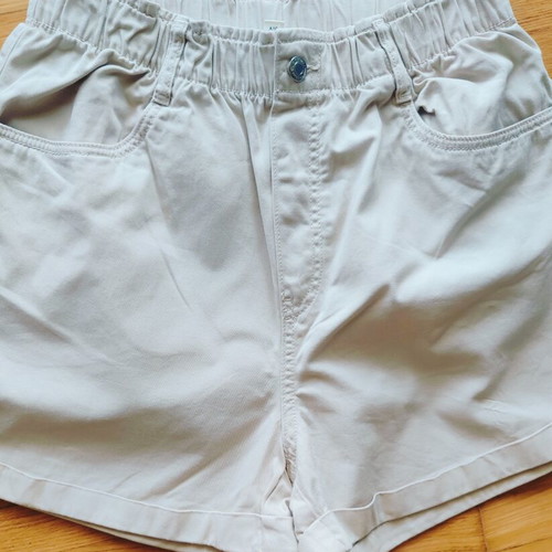 H&M shorts medium beige like new