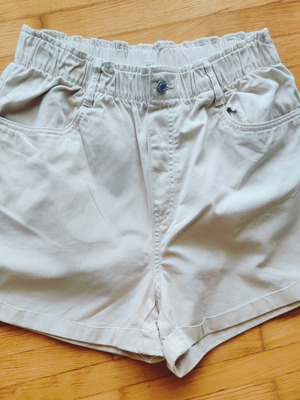 H&M shorts medium beige like new