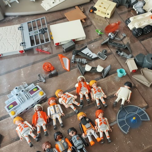 Playmobil 4875 μεταχειρισμένο με ελλείψεις και αρκετά extra