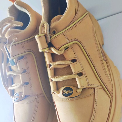 Buffalo Sneakers νούμερο 40 σε μπεζ-καμελ σουέντ, καινούργια