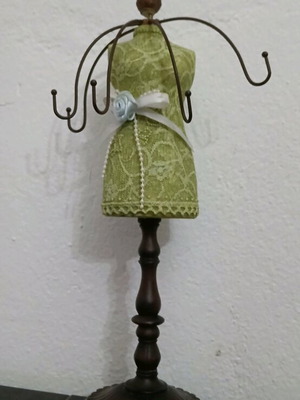 Inart green jewelry bust used for earrings