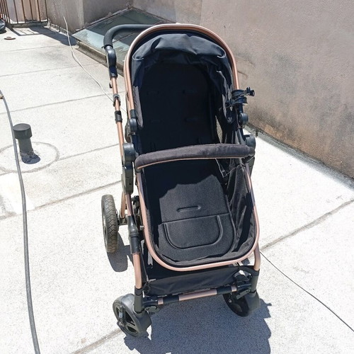 Multifunctional baby stroller like new with adjustable seat and footmuff