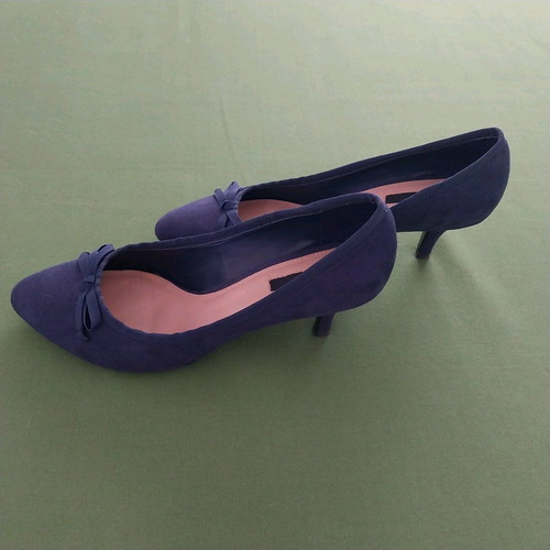 Zara Navy Suede Kitten Heels Size 39 Like New