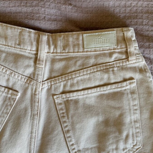 Hollister women's beige short shorts size 26
