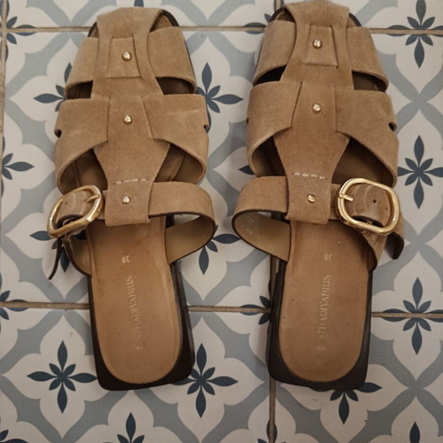 Stradivarius castor sandals size 38 like new beige