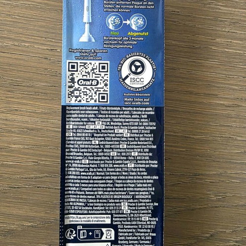 Oral-B electric toothbrush new with 4 replacement brush heads